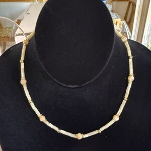 Natural mother of pearl adjustable.
